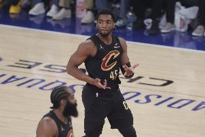 米切尔：我们自己搞砸了G1 这直接改变了整个系列赛的走势